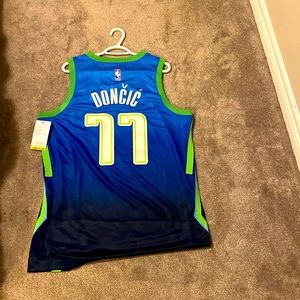 COPY - Luka Doncic Nba city 22-23 City jersey, Mens large, never worn